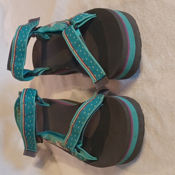 Teva Women's Turquoise and Black Platform Sandals Size 8 - Picture 4 of 6
